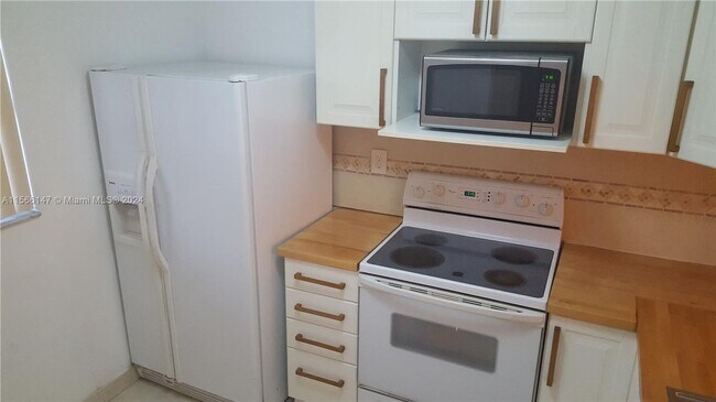 Foto del edificio - 988 NW 104th Avenue 206, Pembroke Pines, F...