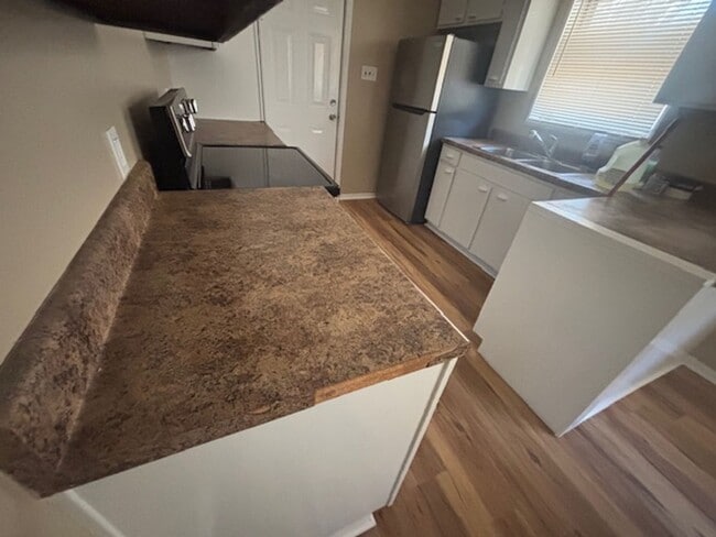 Building Photo - Knoxville 37915 - 4 bedroom 2 bath - call Howard Grower 865-705-0969