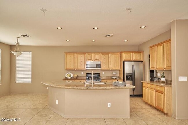 Building Photo - 2727 E Teakwood Pl