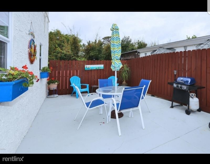 Primary Photo - 1487 N Peninsula Dr