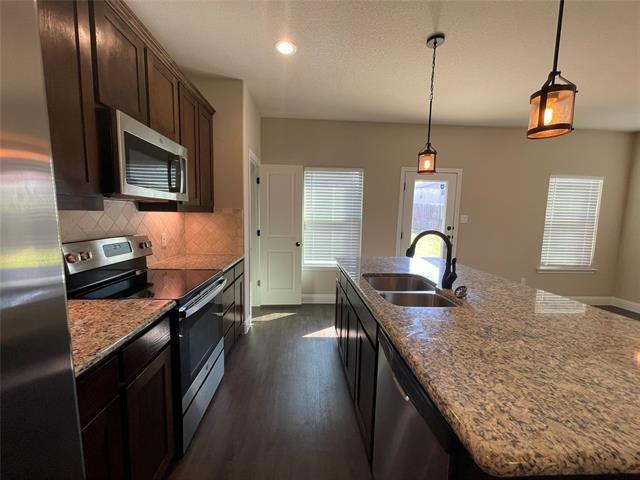 Building Photo - 805 Jameson St