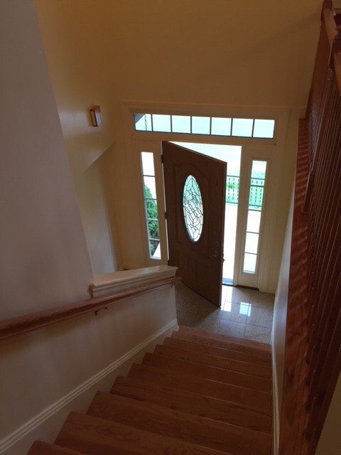 Building Photo - 5BR Bellevue Home.. Rent concession..  1/2...