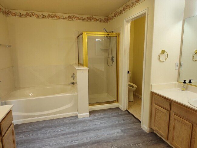 Building Photo - 382 E Marina Cir