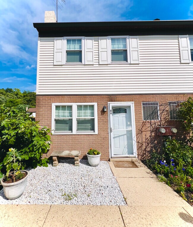 Foto del edificio - 515 N York Rd