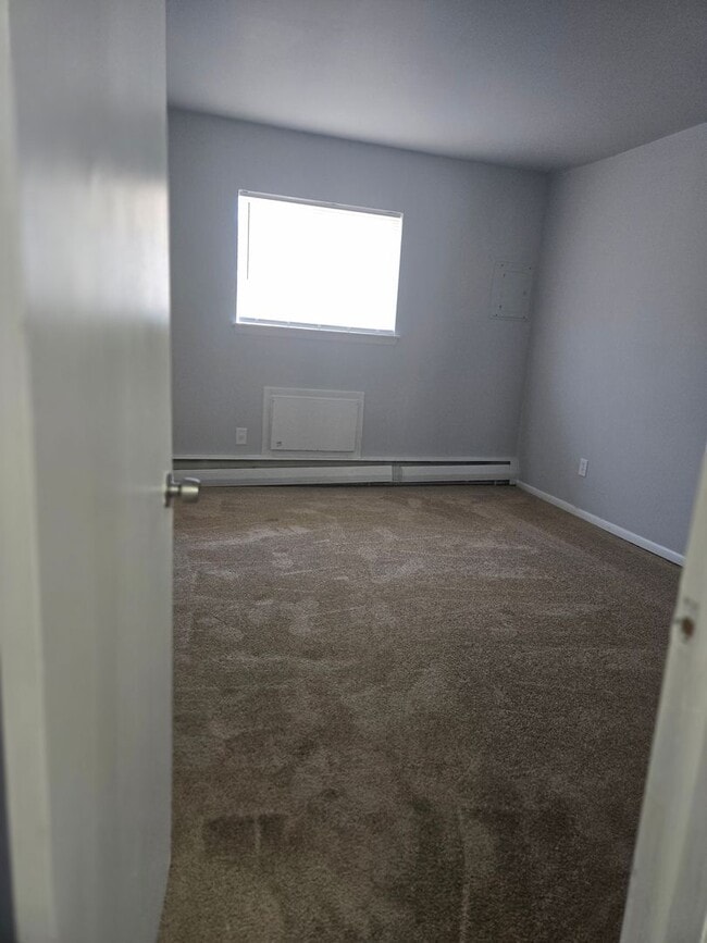 Building Photo - 2 bedrooms, 1 bathroom