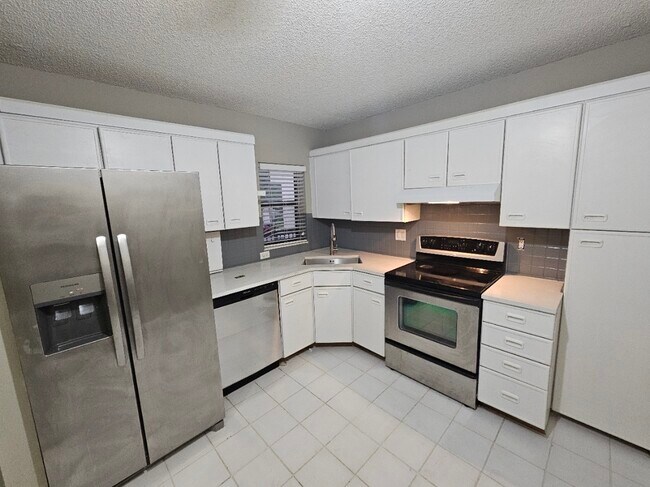 Foto del edificio - 2738 Carambola Cir S