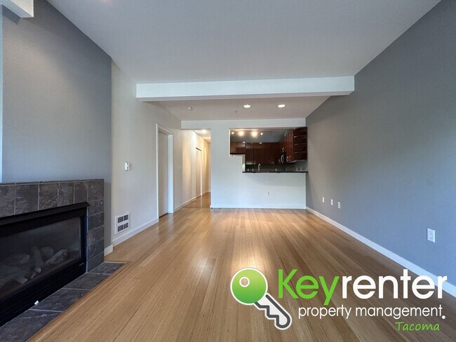Building Photo - 2Bed/2Bath Downtown Gem +50% off First Ful...