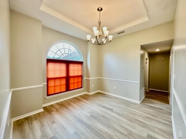 Foto del edificio - 519 E Timberlake Dr