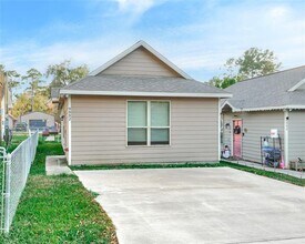 Building Photo - 9992 Calendar St