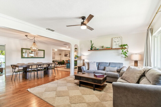 Building Photo - 1107 W Braddock St