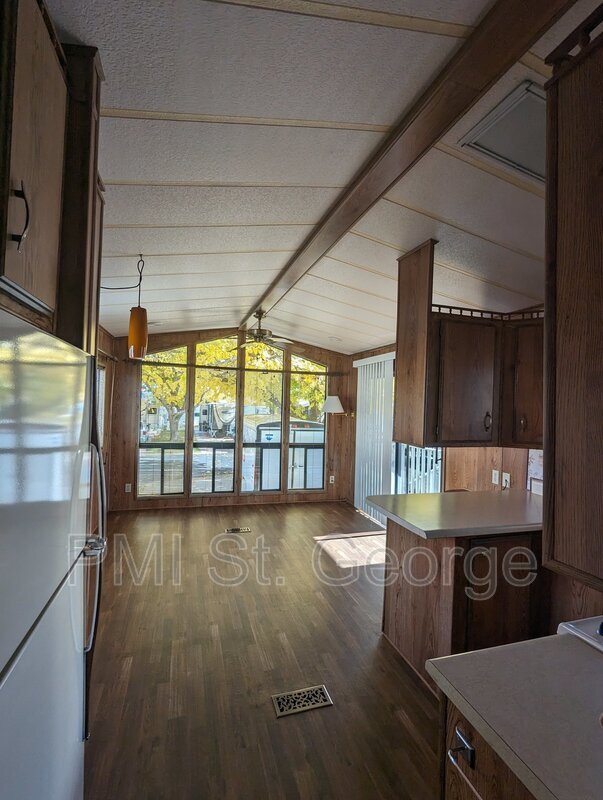 Building Photo - 1150 W Red Hills Pkwy