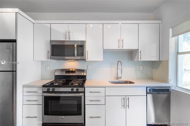 Building Photo - 636 Michigan Ave