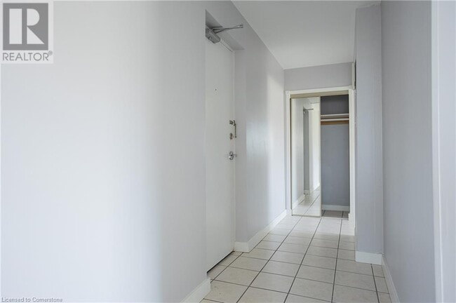 Building Photo - 371 Dale Crescent