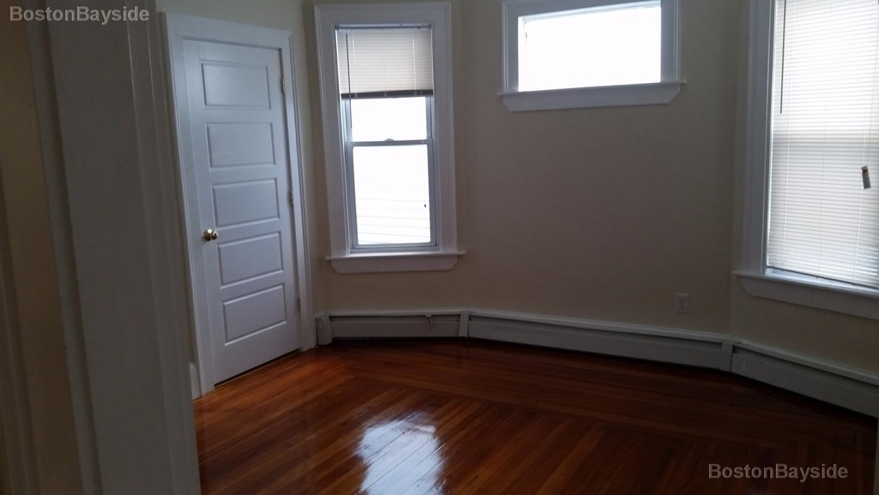 Primary Photo - 21 Evelyn St