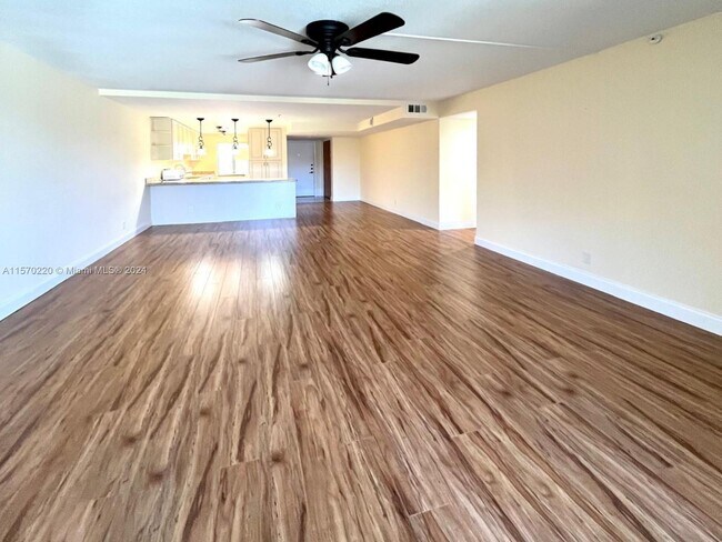 Building Photo - 2786 Tennis Club Dr