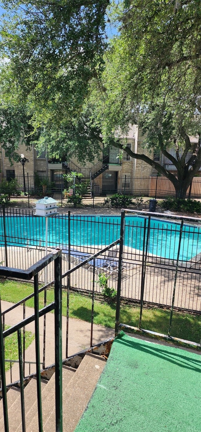 Building Photo - 6500 Sands Point Dr