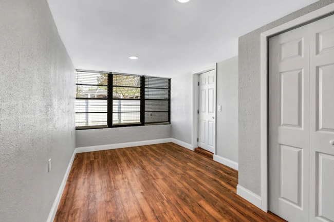 Building Photo - 11204 Shadybrook Dr