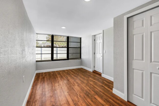 Foto del edificio - 11204 Shadybrook Dr