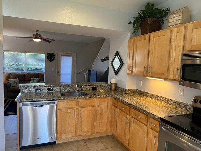 Building Photo - Furnished 2 bed, 2 bath at The Breakers