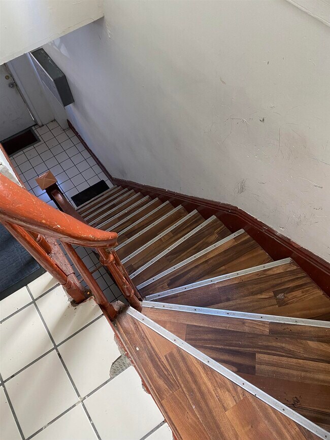 Foto del edificio - 100 Van Reypen St