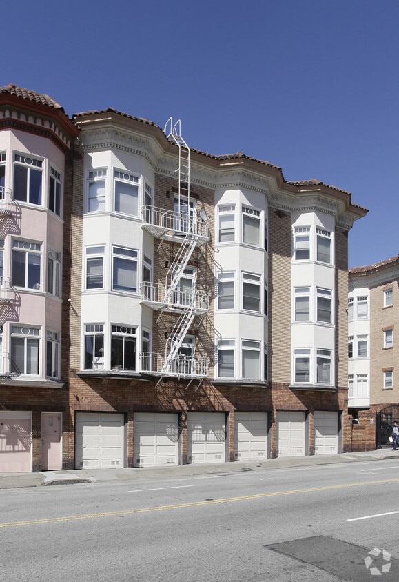 Building Photo - 950 Bay St