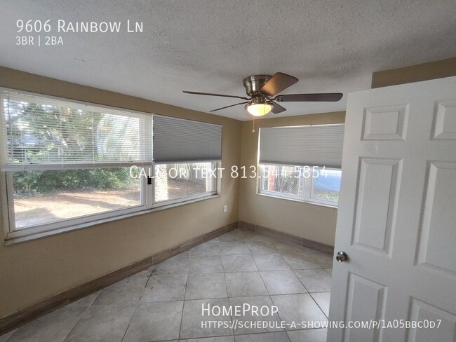 Foto del edificio - 9606 Rainbow Ln