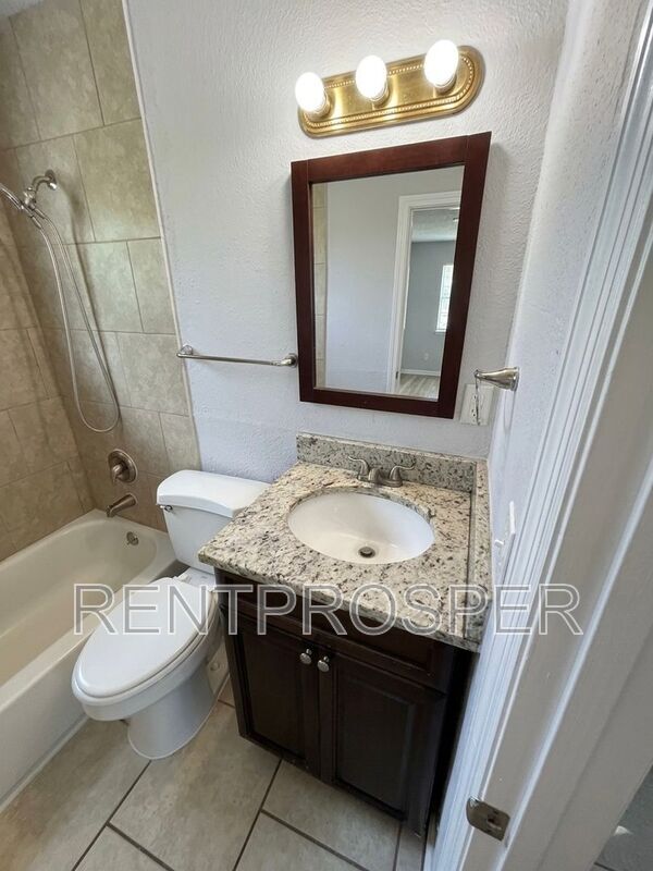Foto del edificio - 740 W Robinson St