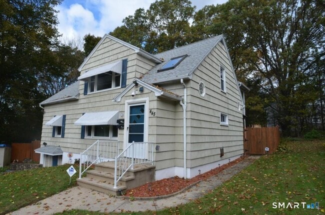 Building Photo - 448 Tudor St
