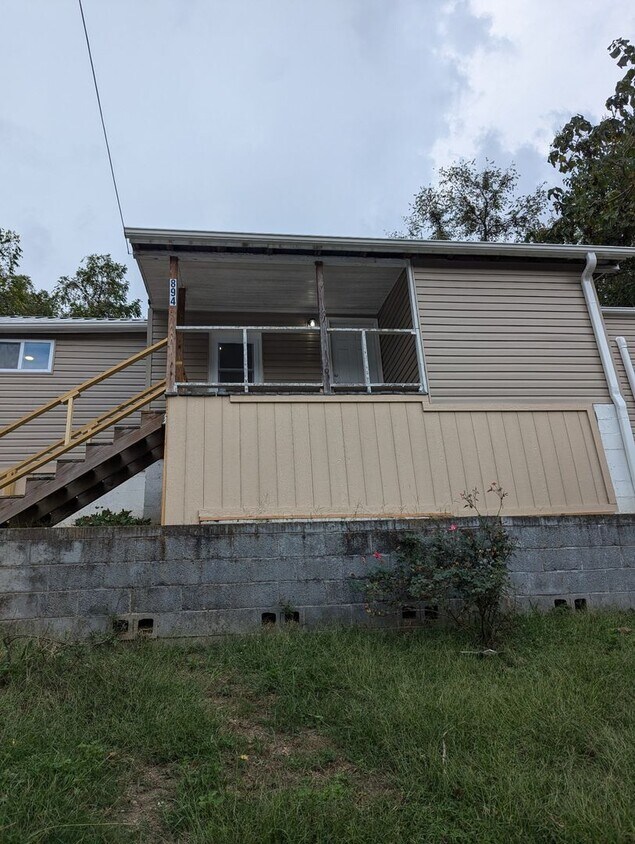 Foto principal - Remodeled 2 bedroom 1.5 bath home.
