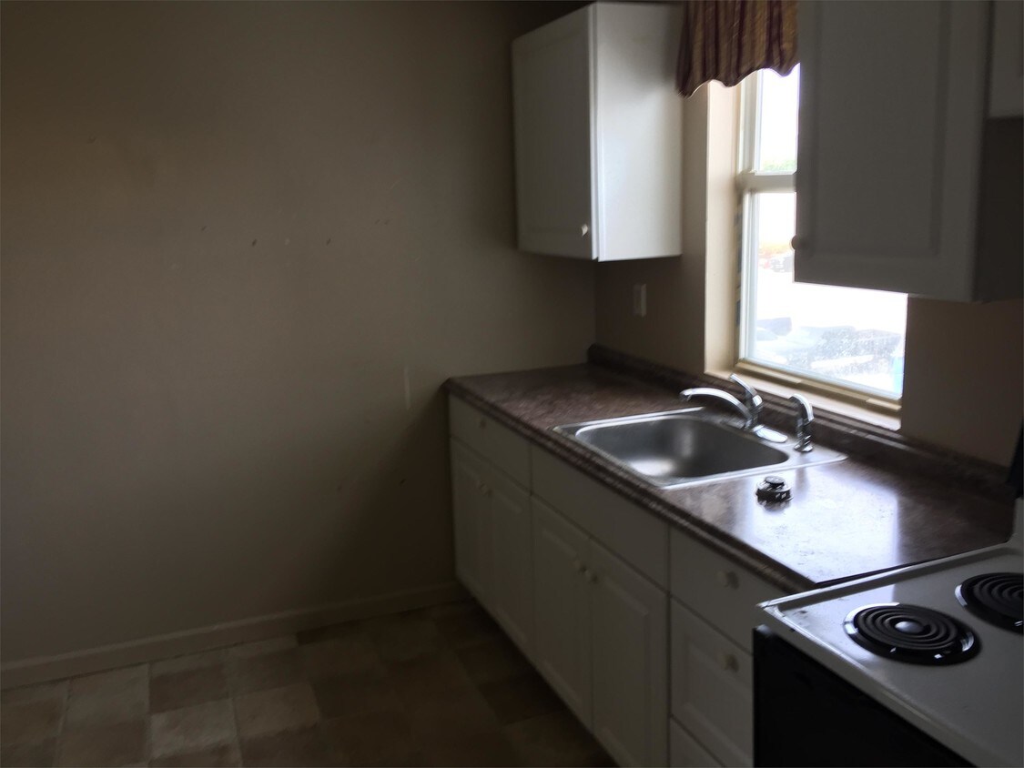 Primary Photo - 50 Nichols St