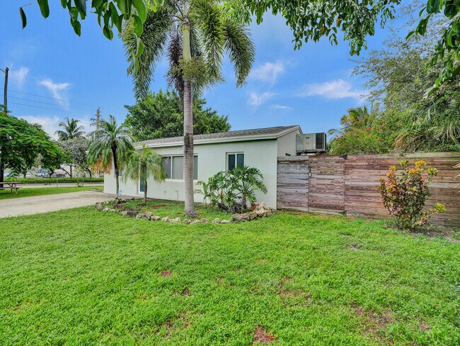 Foto del edificio - 601 NE 59th Ct