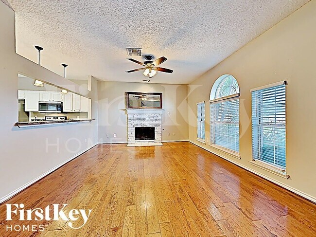 Building Photo - 5611 Chimney Rock Dr