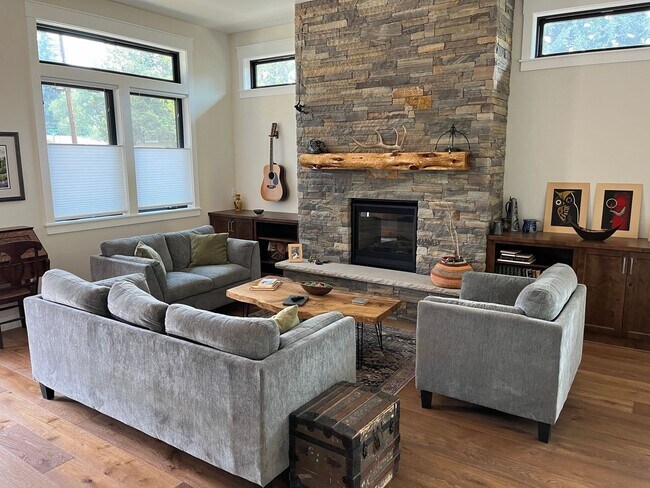 Foto del edificio - Charming Modern Home in the Heart of Bend