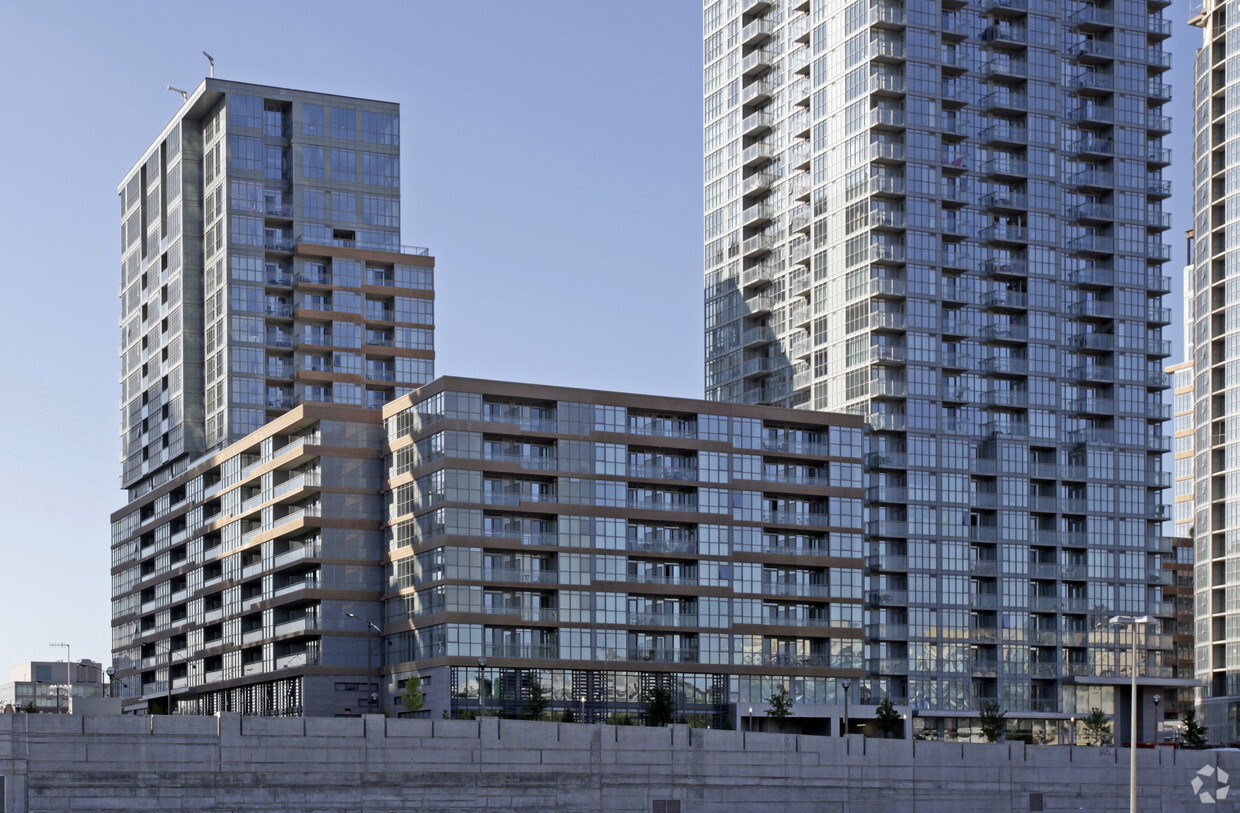 Building Photo - Parade Condo II