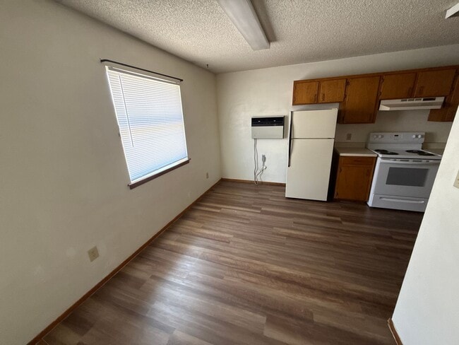 Building Photo - TRIPLE C - 921