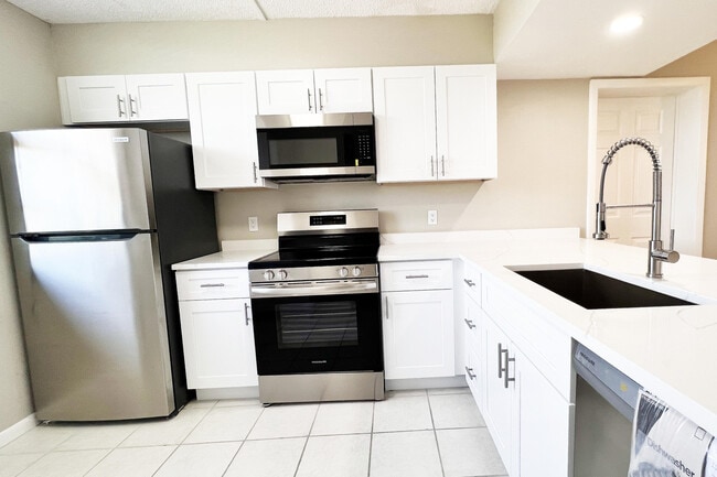 Building Photo - 3636 Whitehall Dr