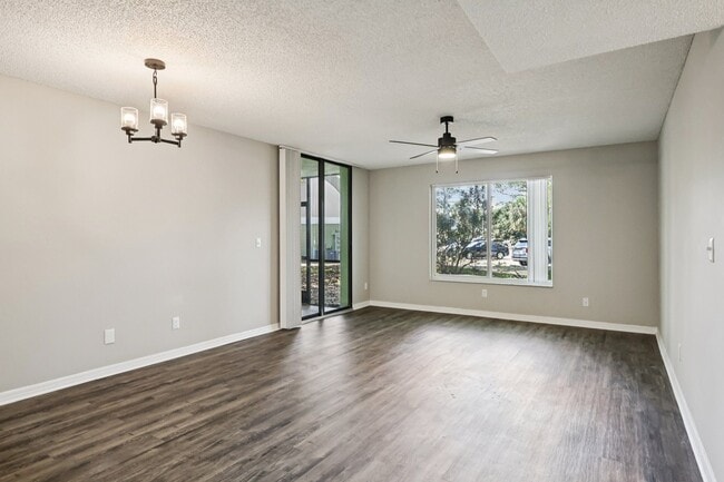 Foto del edificio - Lakeside Glen Apartments