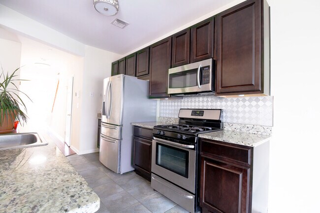 Building Photo - 6518 Seaspray Ave