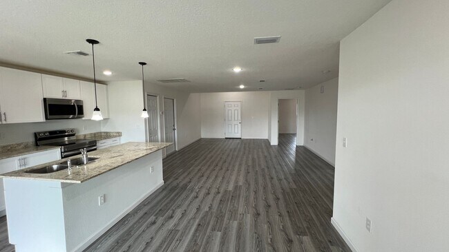 Building Photo - Gorgeous 4 Bedroom, 2 Bathroom Home in Pal...