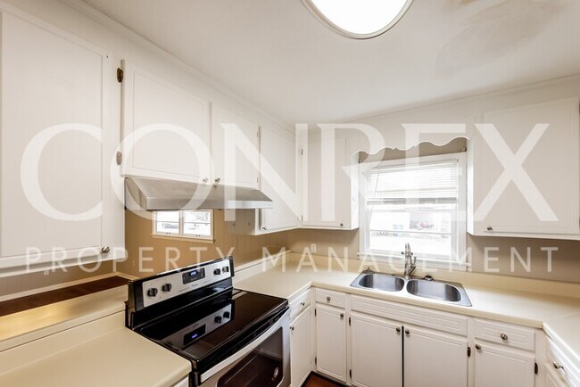 Building Photo - Beautiful 3 Bedroom with Spacious Backyard!