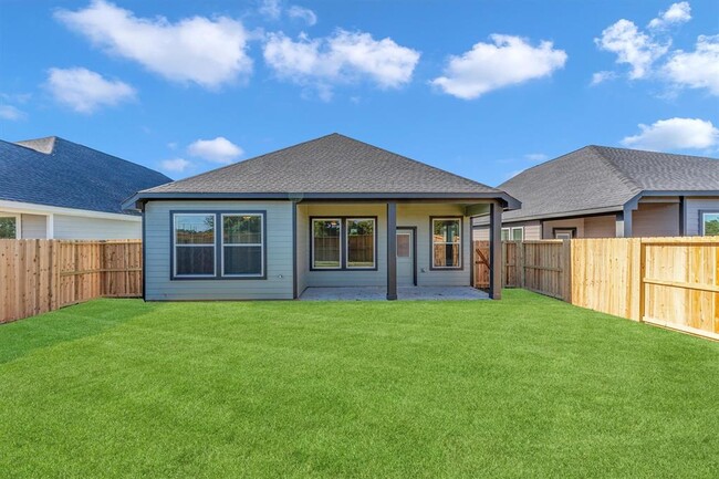 Building Photo - 16910 Tulip Row Ln