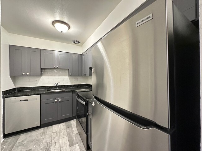 Foto del edificio - 3825 N Pine Grove Ave