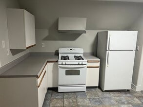 Building Photo - 21 Carney St