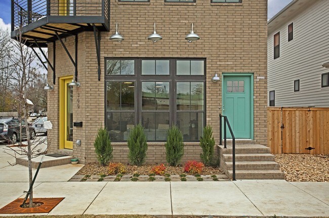 Building Photo - 300 SW 5th St