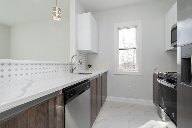 Building Photo - 144 Bergen Ave