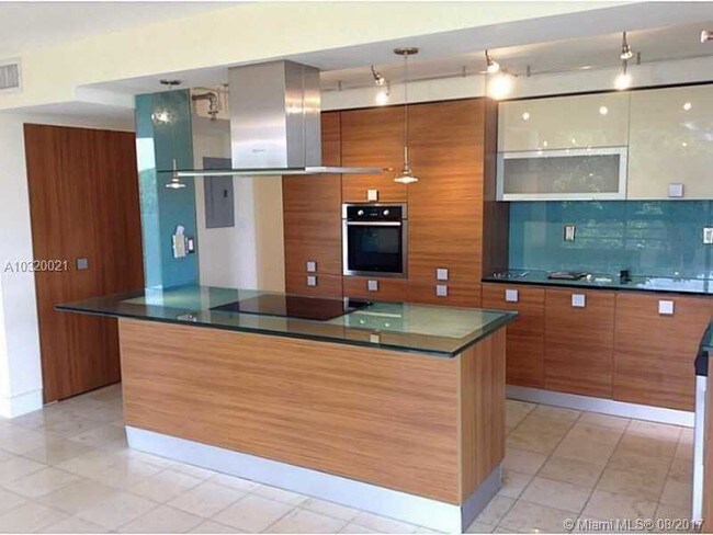 Building Photo - 720 Coral Way