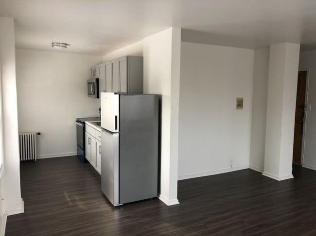 Building Photo - 1 bedroom in Chicago IL 60626