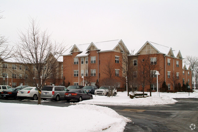 Foto del edificio - Town Village Sterling Heights