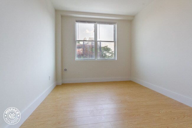 Foto del edificio - 1024 Gates Ave