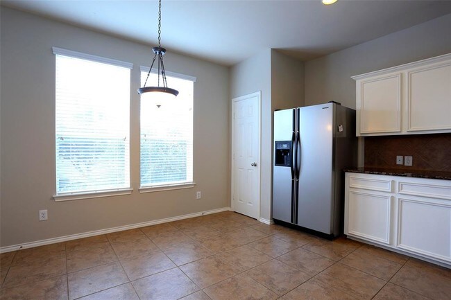 Building Photo - 922 E Heights Hollow Ln